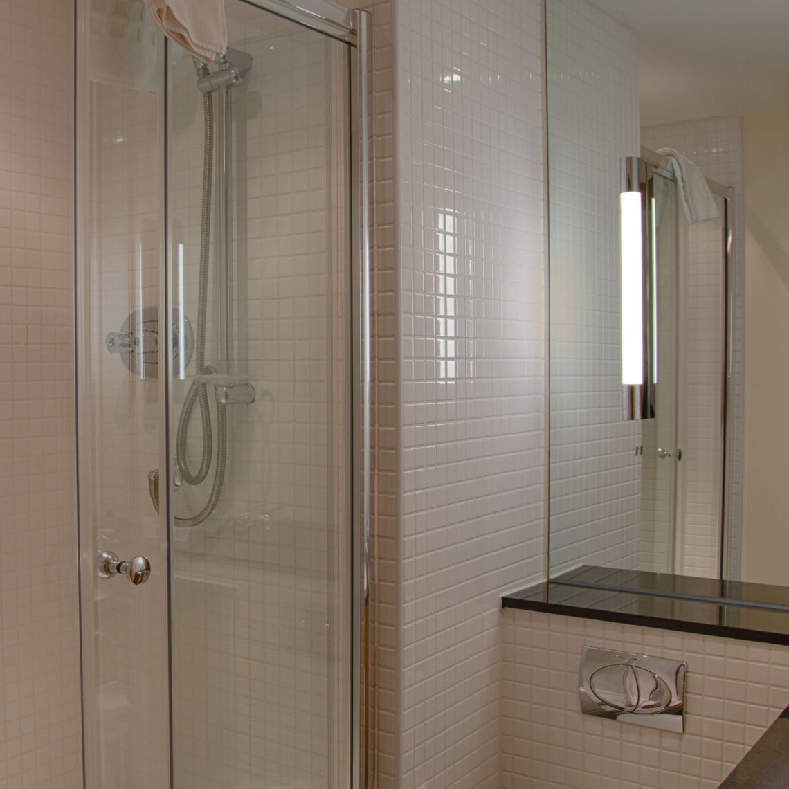 Apartment 14 Bathroom