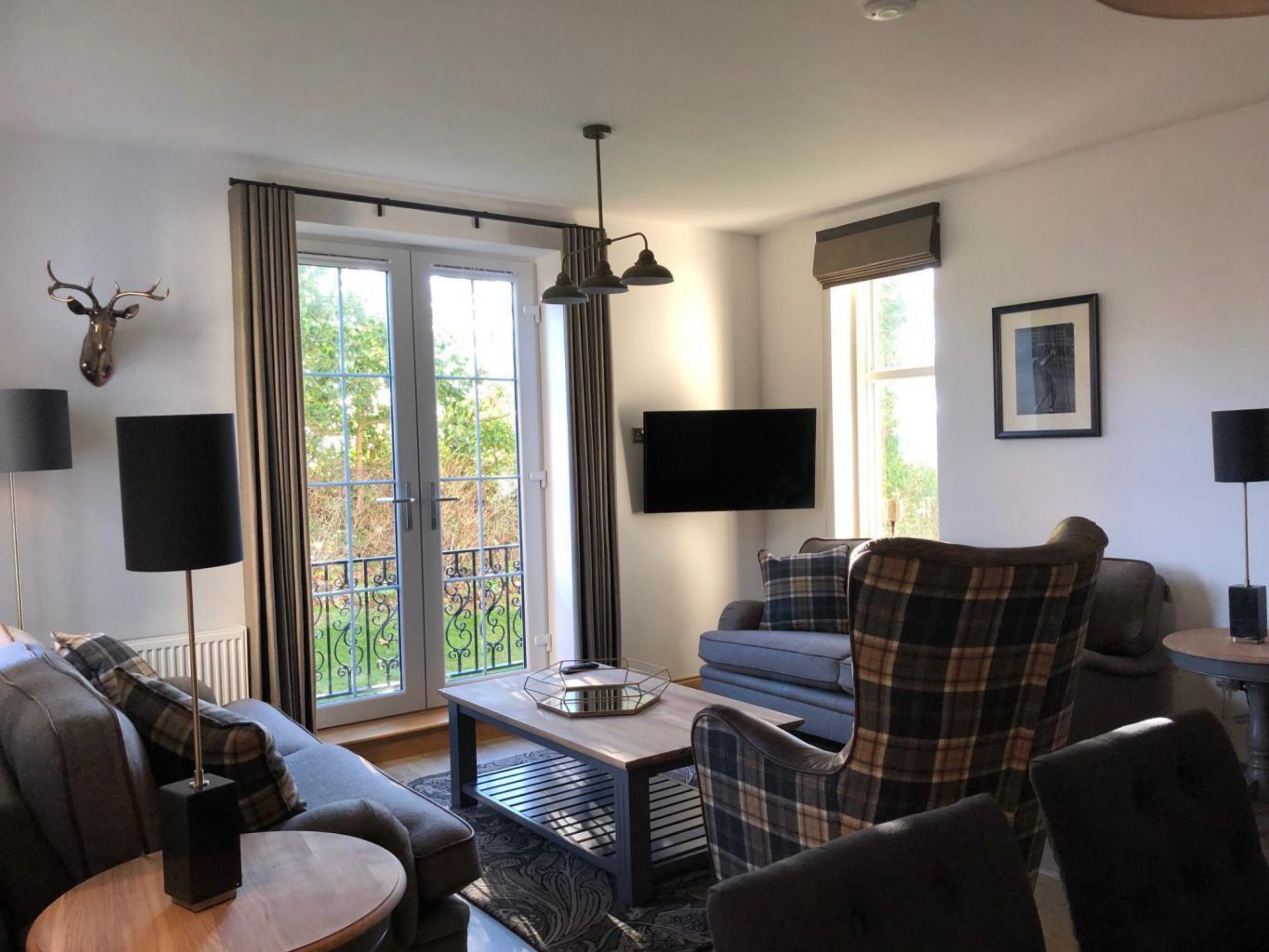 Apt 1 lounge