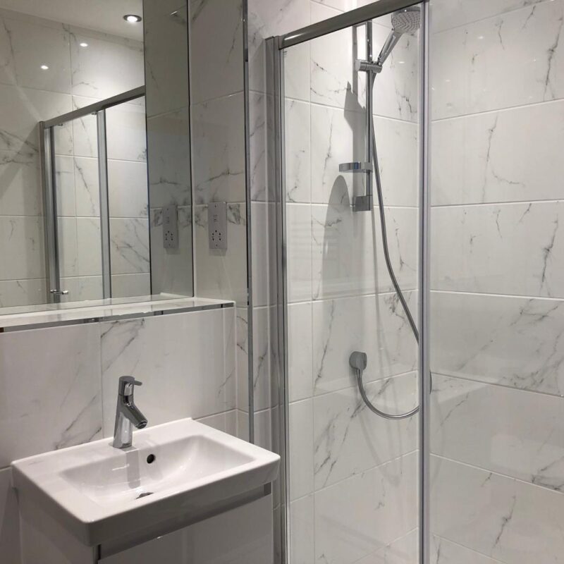 1bathroom