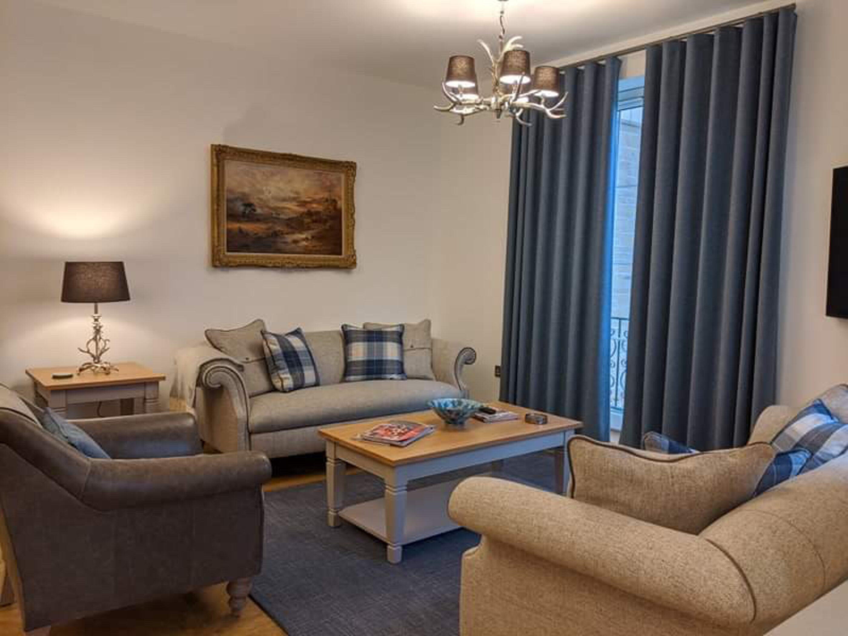 Apt 2 lounge