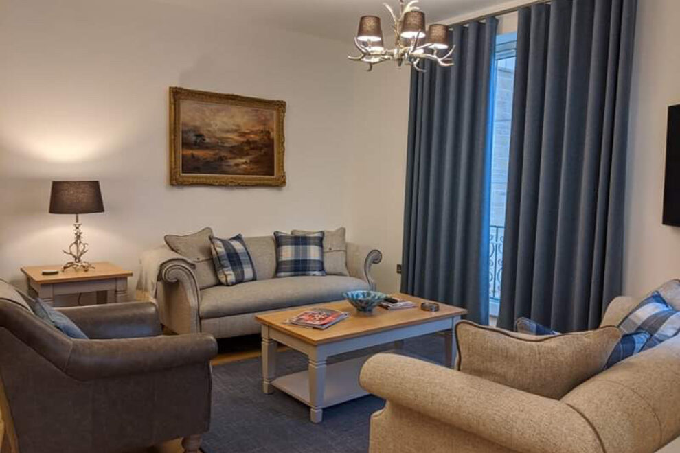 Apt 2 lounge