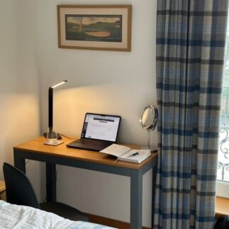 Apt 20 desk 1