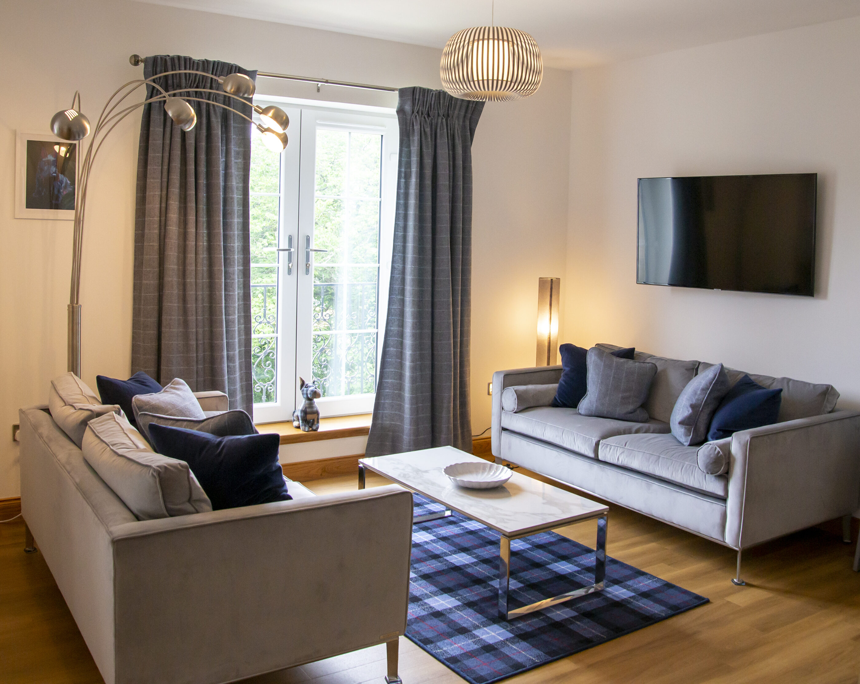 Apt 21 lounge