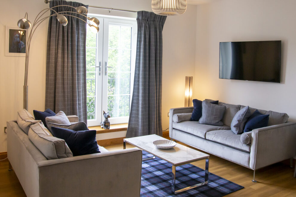 Apt 21 lounge