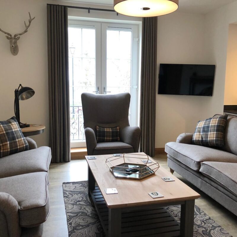 Apt 3 lounge