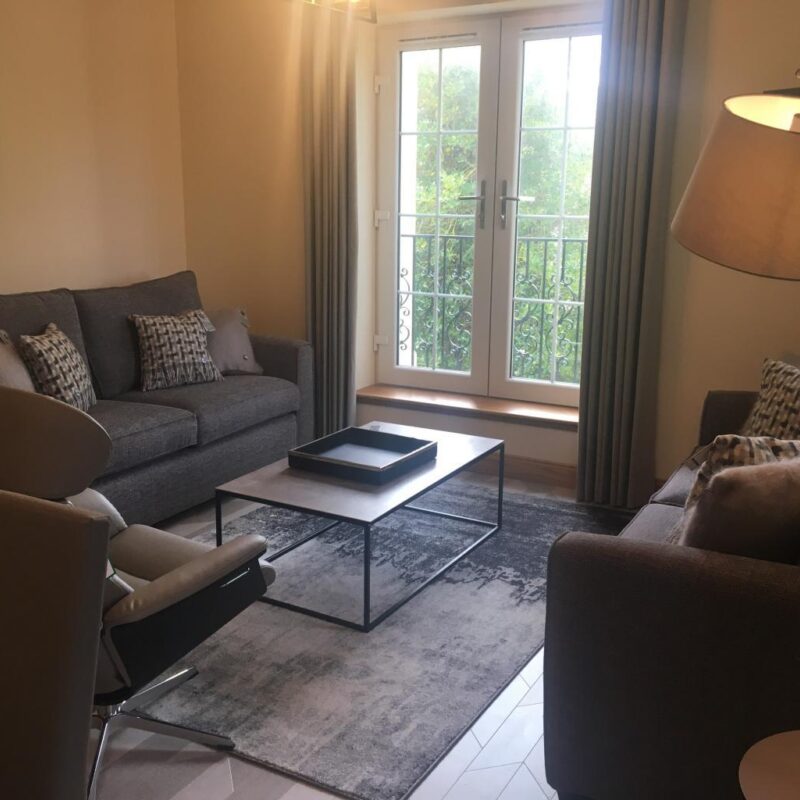 Apt 6 lounge 2