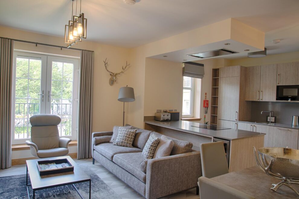 Apt 7 lounge