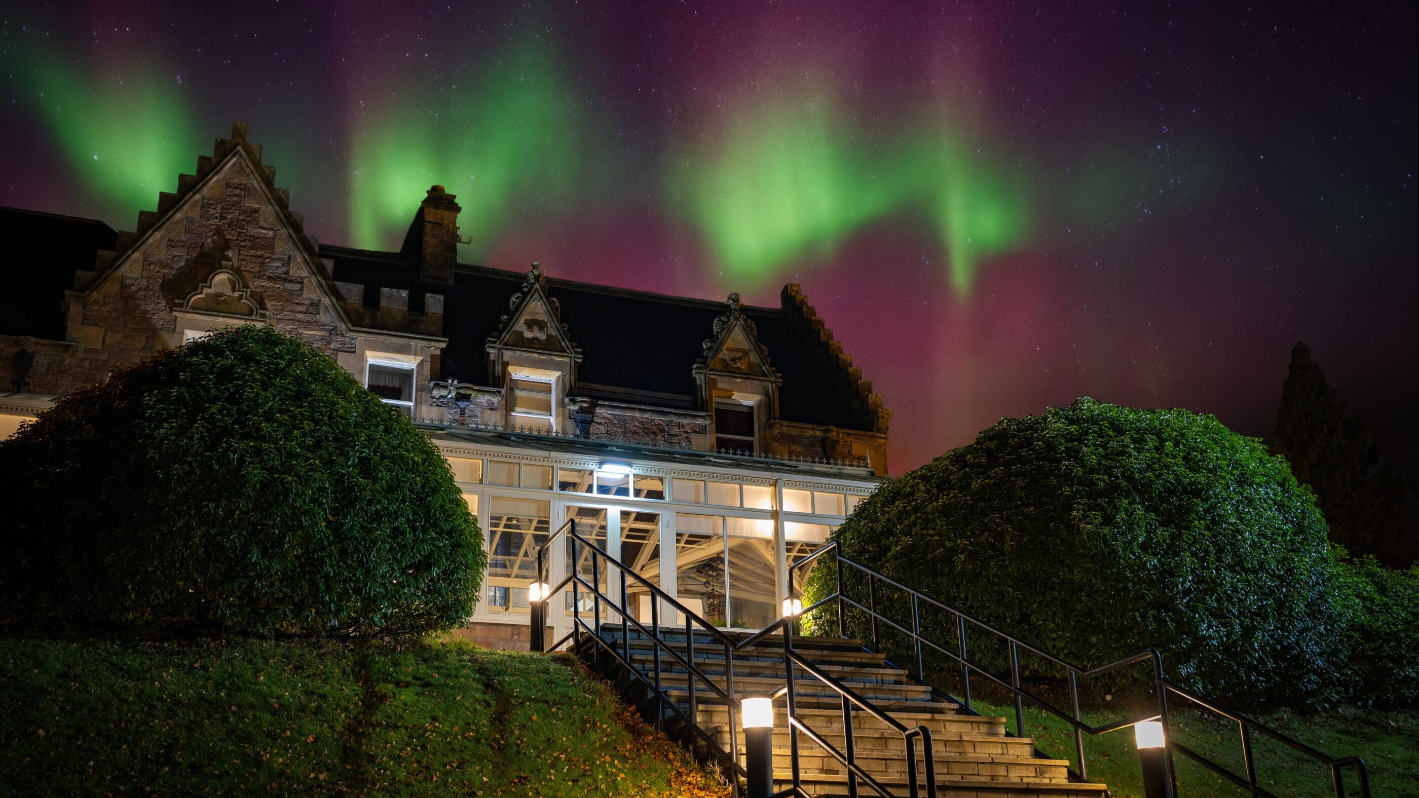 Lochardil Night External Aurora crop 16 9