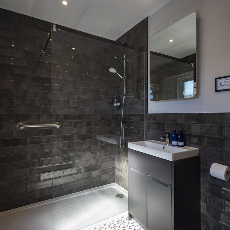 Haven Deluxe Double Shower Room Room23